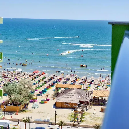 Sunshine Place Pool & Mamaia Nord شقة