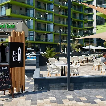 Sunshine Place Pool & Mamaia Nord شقة