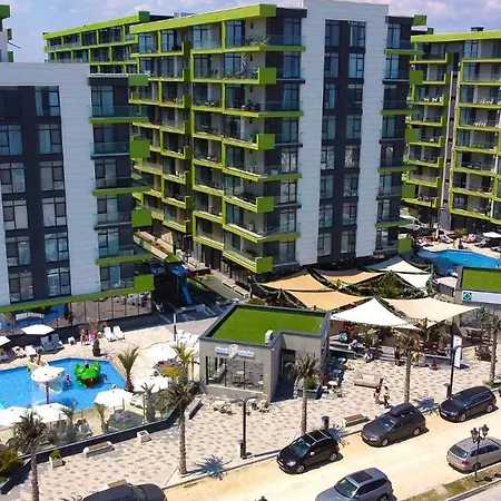 Sunshine Place Pool & Mamaia Nord 3*