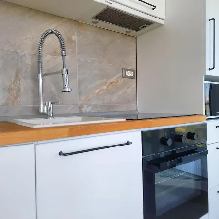 Sunshine Place Pool & Mamaia Nord 3*