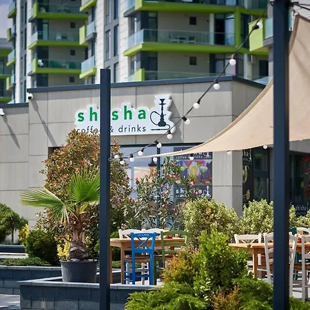 Sunshine Place Pool & Mamaia Nord شقة