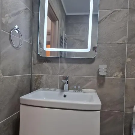 Sunshine Place Pool & Mamaia Nord 3*