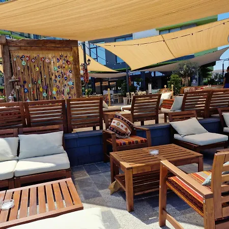 Sunshine Place Pool & Mamaia Nord شقة Năvodari