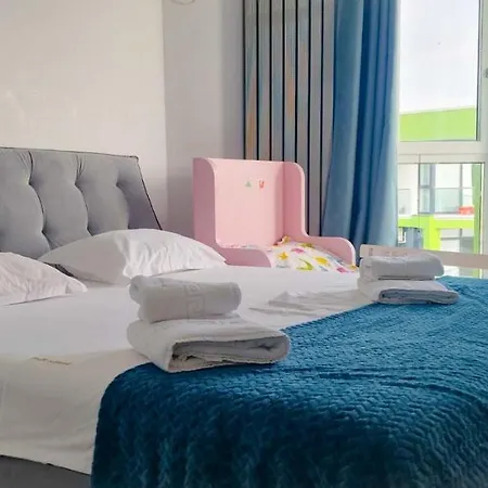 Sunshine Place Pool & Mamaia Nord شقة