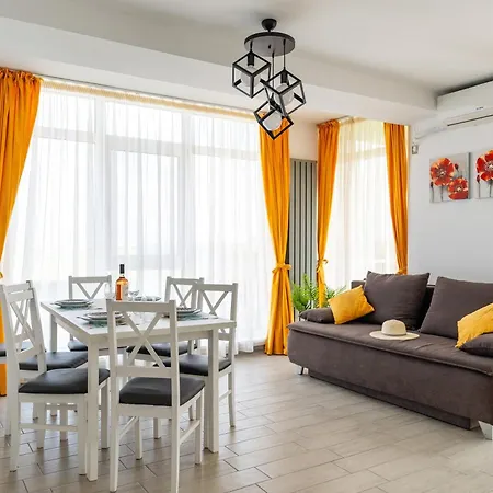 Sunshine Place Pool & Mamaia Nord 3*