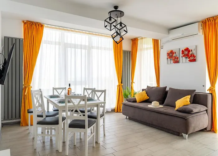 Sunshine Place Pool & Mamaia Nord 3*