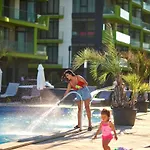 Sunshine Place Pool & Mamaia Nord