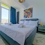 Sunshine Place Pool & Mamaia Nord Apartment Navodari