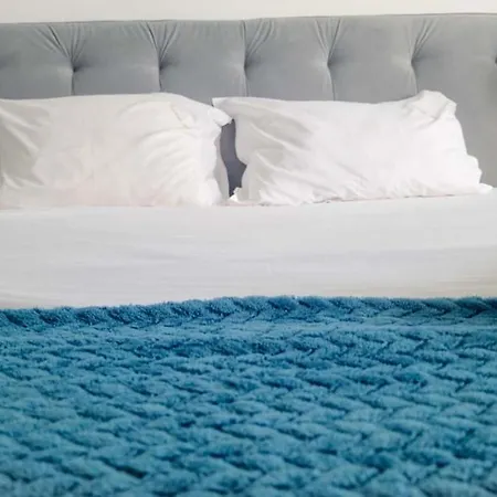 Sunshine Place Pool & Mamaia Nord 3*