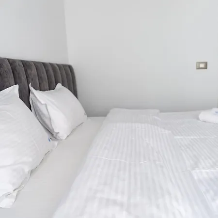 Sunshine Place Pool & Mamaia Nord Apartment Navodari