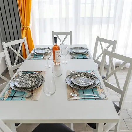 Sunshine Place Pool & Mamaia Nord