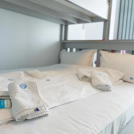 Sunshine Place Pool & Mamaia Nord Apartment