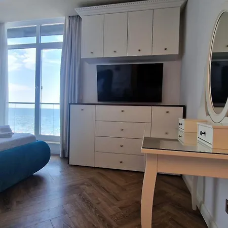 Sunshine Place Pool & Mamaia Nord Apartment Navodari