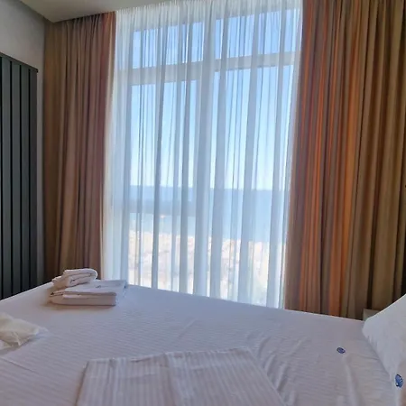 Sunshine Place Pool & Mamaia Nord Apartment Navodari