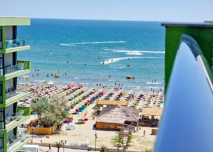Sunshine Place Pool & Mamaia Nord Apartman