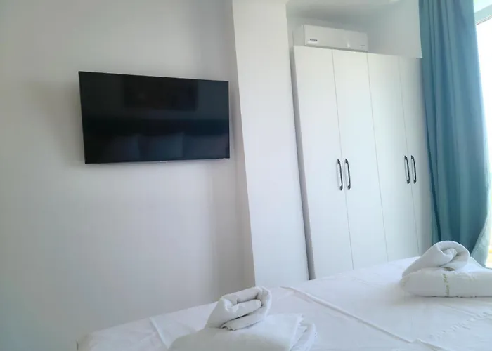 Apartman Sunshine Place Pool & Mamaia Nord 3*