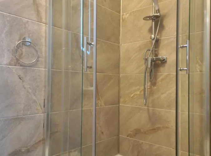 Sunshine Place Pool & Mamaia Nord Apartman 3*