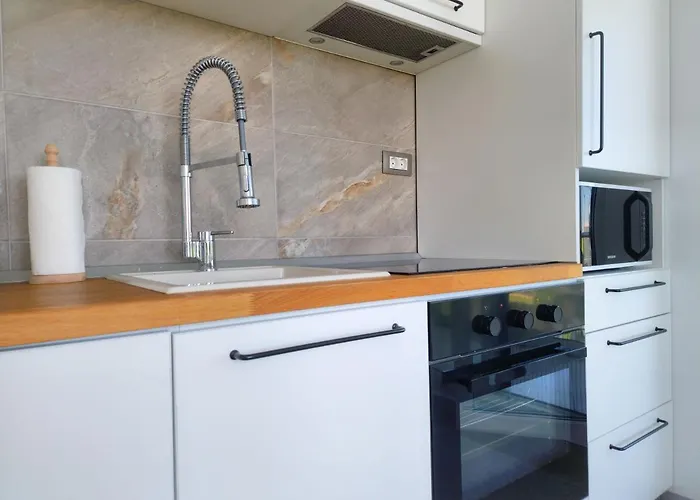 Sunshine Place Pool & Mamaia Nord 3*