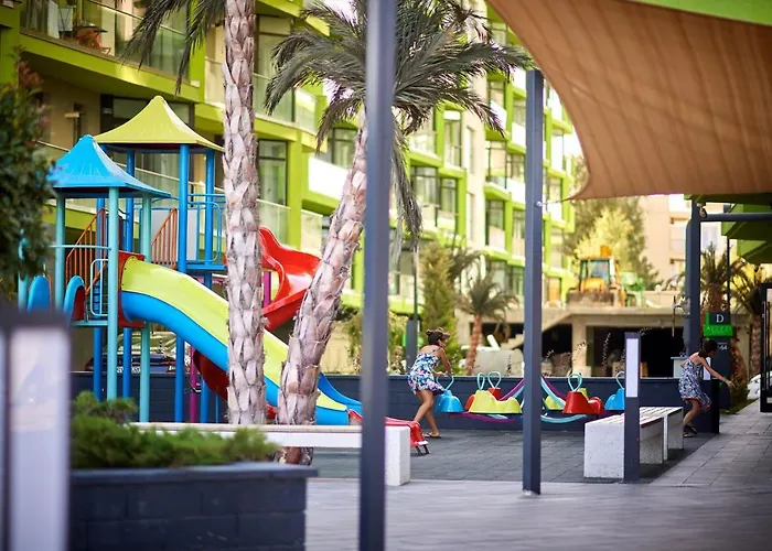 Apartman Sunshine Place Pool & Mamaia Nord 3*