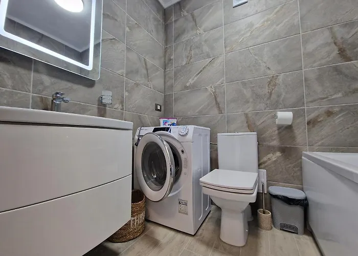 Sunshine Place Pool & Mamaia Nord Apartman