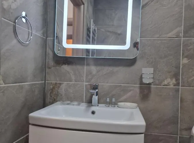 Sunshine Place Pool & Mamaia Nord 3*