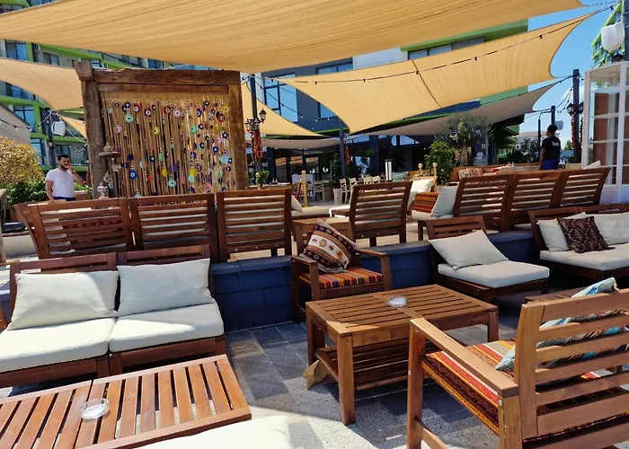 Sunshine Place Pool & Mamaia Nord Apartman Năvodari