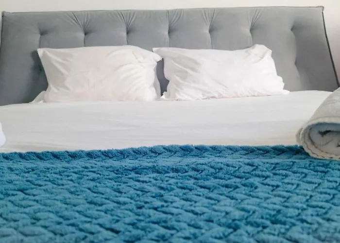 Sunshine Place Pool & Mamaia Nord 3*