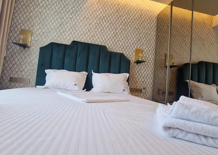 Sunshine Place Pool & Mamaia Nord Apartman 3*