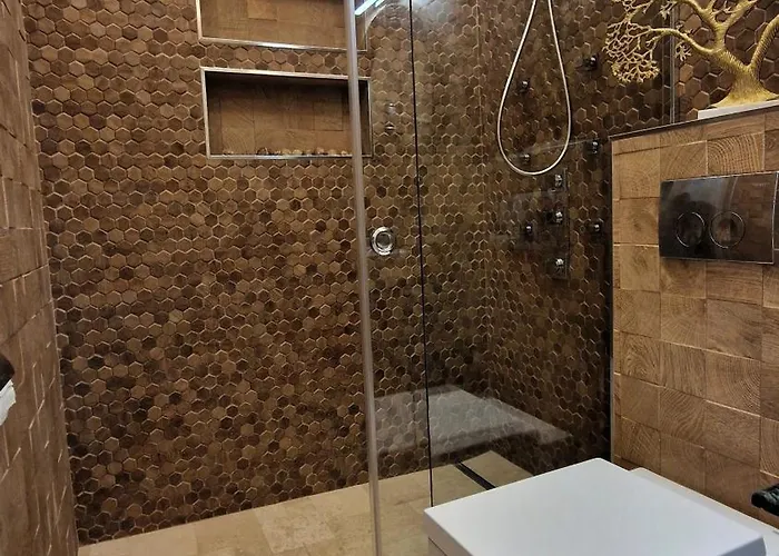 Sunshine Place Pool & Mamaia Nord