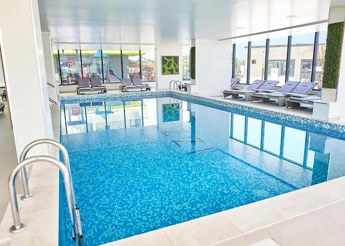 Sunshine Place Pool & Mamaia Nord Apartman Năvodari